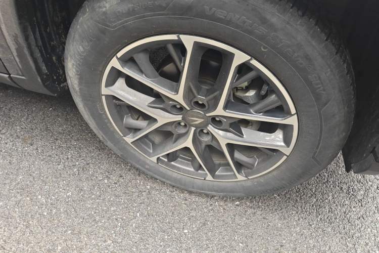 Used CHANGAN CS75 PLUS 2022 2nd Generation 1.5T Automatic Prestige Version Right Front Wheel Hub
