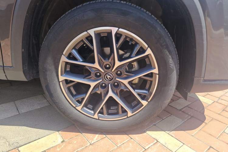 Used CHANGAN CS75 PLUS 2022 2nd Generation 1.5T Automatic Prestige Version Right Front Wheel Hub