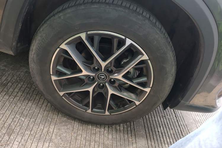 Used CHANGAN CS75 PLUS 2022 2nd Generation 1.5T Automatic Prestige Version Right Front Wheel Hub