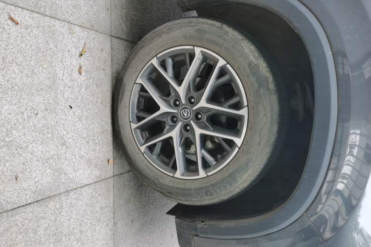 Used CHANGAN CS75 PLUS 2022 Classic Edition 1.5T Automatic Pioneer Model Right Front Wheel Hub