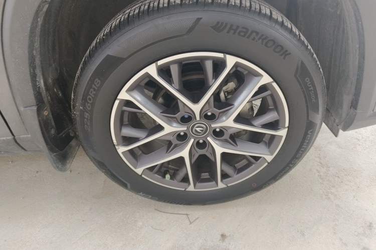 Used CHANGAN CS75 PLUS 2022 2nd Generation 1.5T Automatic Luxury Version Right Front Wheel Hub