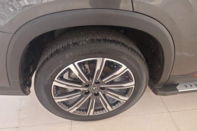 Used CHANGAN CS75 PLUS 2022 Second-Generation 2.0T Automatic Prestige Model Right Rear Wheel Hub