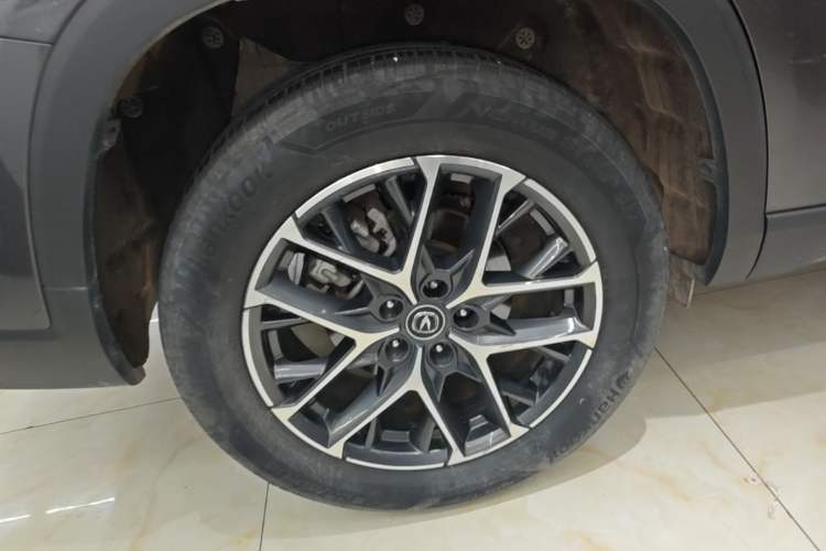 Used CHANGAN CS75 PLUS 2022 2nd Generation 1.5T Automatic Prestige Version Right Rear Wheel Hub