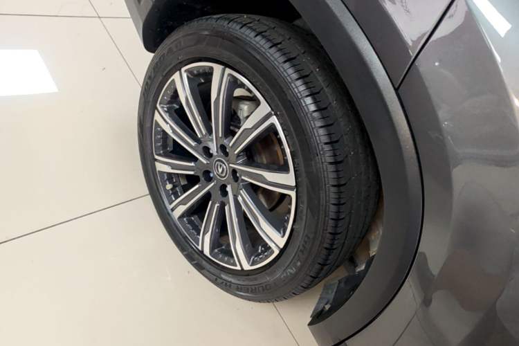Used CHANGAN CS75 PLUS 2022 2nd Generation 2.0T Automatic Navigation Version Right Rear Wheel Hub