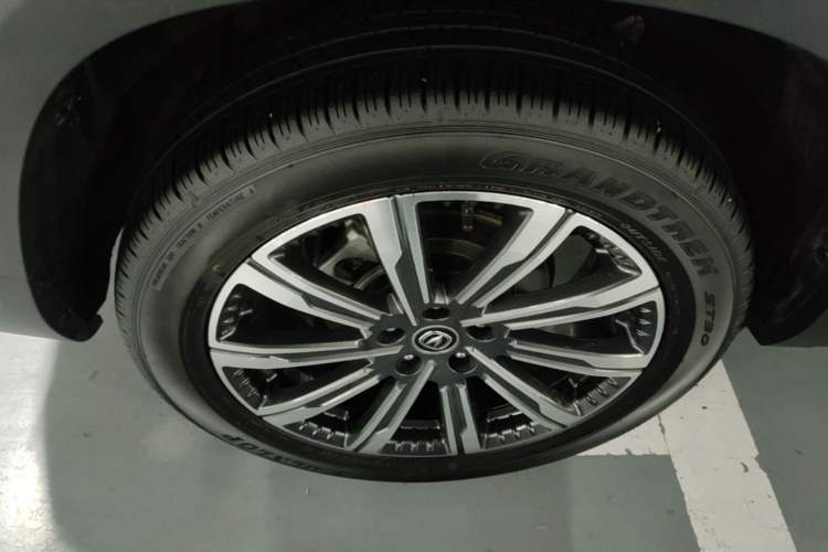 Used CHANGAN CS75 PLUS 2022 2nd Generation 1.5T Automatic Luxury Edition Right Rear Wheel Hub