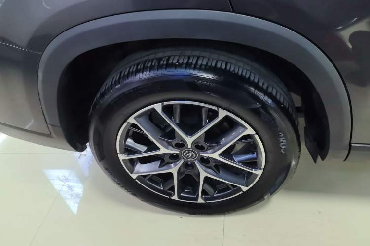 Used CHANGAN CS75 PLUS 2022 2nd Generation 1.5T Automatic Prestige Version Right Rear Wheel Hub