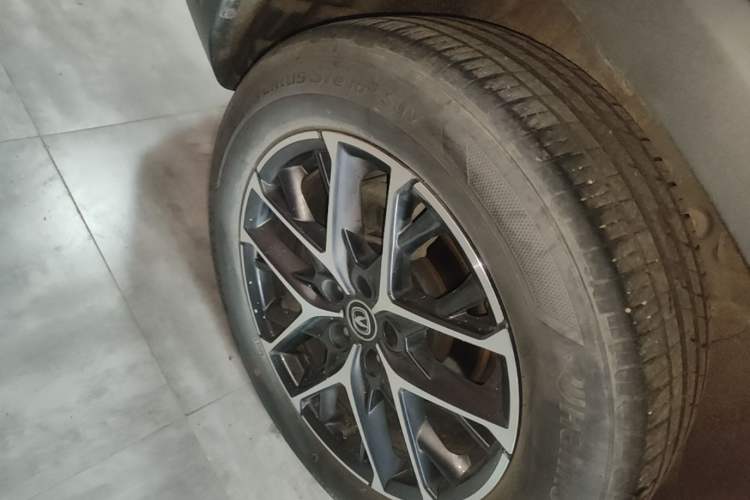 Used CHANGAN CS75 PLUS 2022 2nd Generation 1.5T Automatic Prestige Version Right Rear Wheel Hub