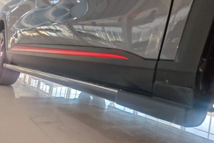 Used CHANGAN CS75 PLUS 2022 Second-Generation 2.0T Automatic Prestige Model Right Side Sill