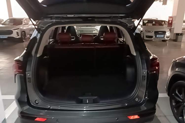 Used CHANGAN CS75 PLUS 2022 Classic Edition 1.5T Automatic Pioneer Model Trunk