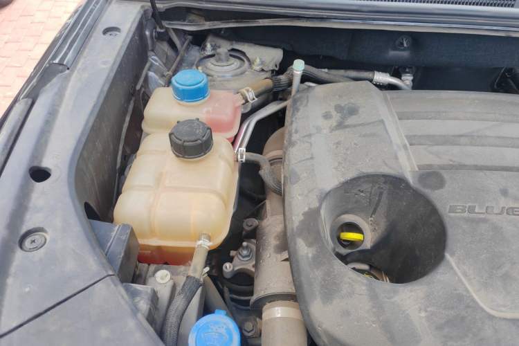 Used CHANGAN CS75 PLUS 2022 Second-Generation 2.0T Automatic Prestige Model Engine Bay Right