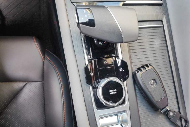 Used CHANGAN CS75 PLUS 2022 Second-Generation 2.0T Automatic Prestige Model Gear Lever