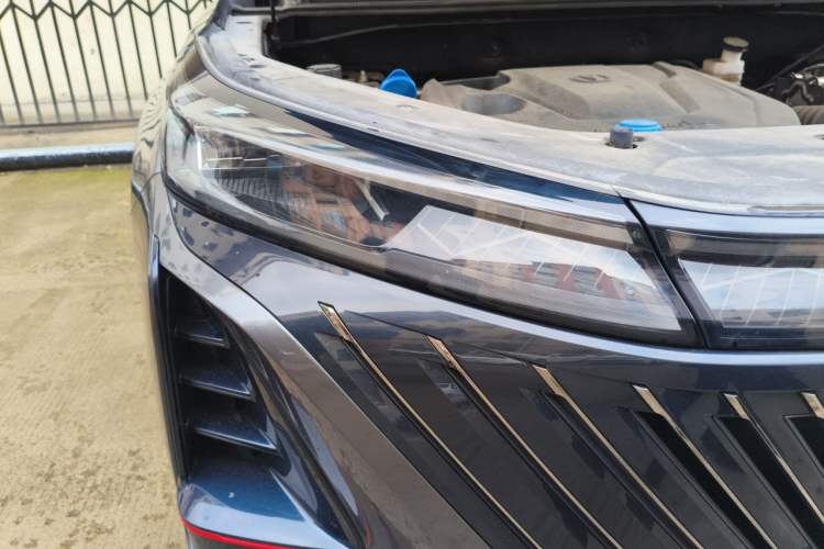Used CHANGAN CS75 PLUS 2022 2nd Generation 1.5T Automatic Luxury Edition Right Front Headlight
