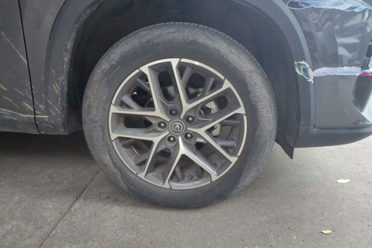 Used CHANGAN CS75 PLUS 2022 2nd Generation 1.5T Automatic Prestige Version Right Front Wheel Hub