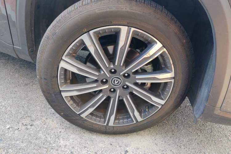 Used CHANGAN CS75 PLUS 2022 Second-Generation 2.0T Automatic Prestige Model Right Front Wheel Hub