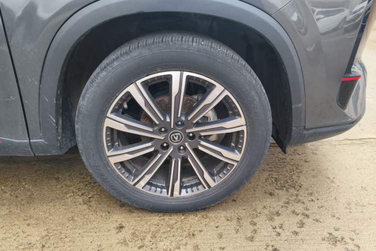 Used CHANGAN CS75 PLUS 2022 2nd Generation 1.5T Automatic Luxury Edition Right Front Wheel Hub
