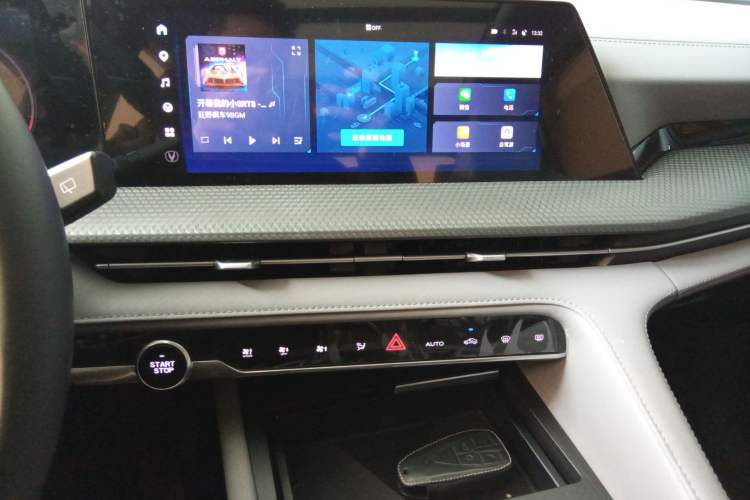 Used CHANGAN CS75 PLUS 2022 Second-Generation 2.0T Automatic Prestige Model Audio And AC Panel