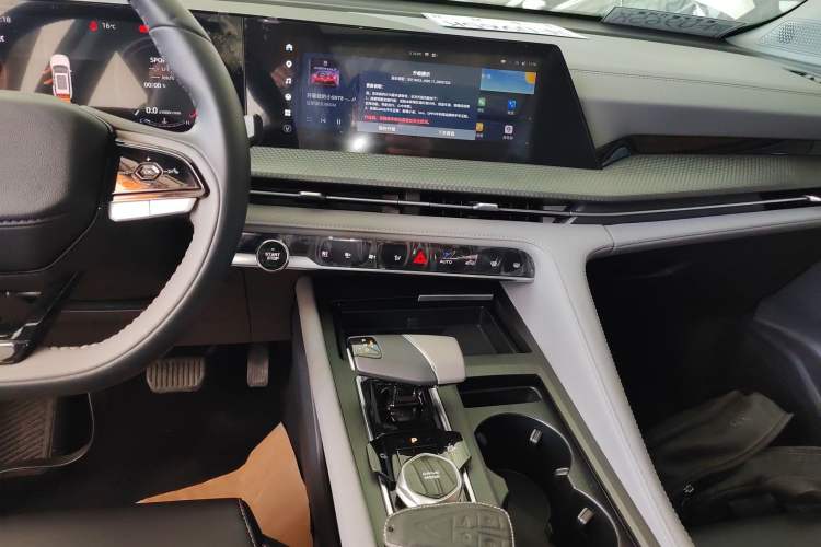 Used CHANGAN CS75 PLUS 2022 Second-Generation 2.0T Automatic Prestige Model Audio And AC Panel