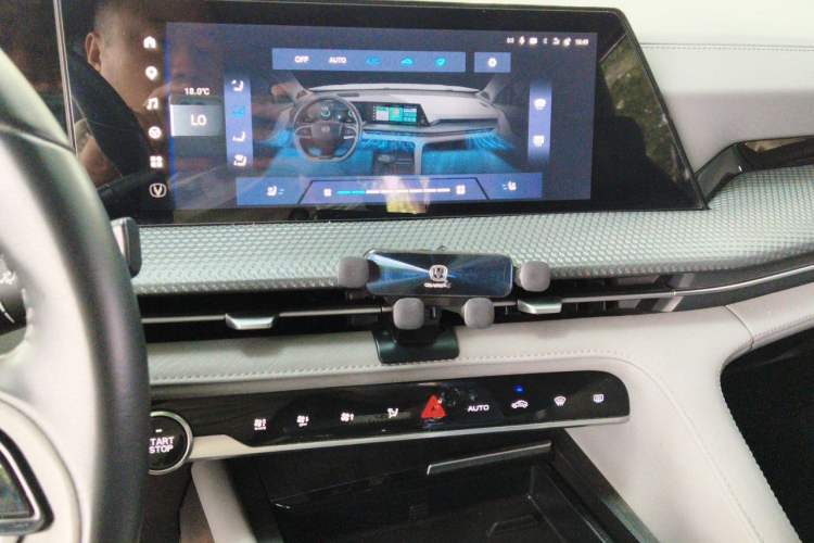 Used CHANGAN CS75 PLUS 2022 2nd Generation 1.5T Automatic Prestige Version Audio And AC Panel