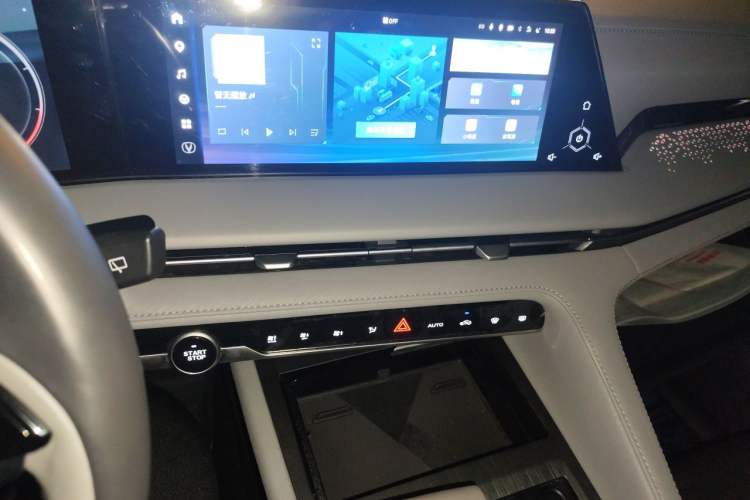 Used CHANGAN CS75 PLUS 2022 2nd Generation 2.0T Automatic Flagship Version Audio And AC Panel