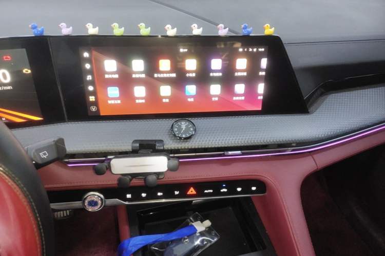 Used CHANGAN CS75 PLUS 2022 Second-Generation 2.0T Automatic Prestige Model Audio And AC Panel