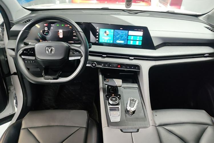 Used CHANGAN CS75 PLUS 2022 2nd Generation 1.5T Automatic Prestige Version Center Console