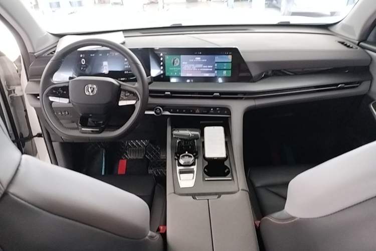 Used CHANGAN CS75 PLUS 2022 2nd Generation 1.5T Automatic Luxury Edition Center Console