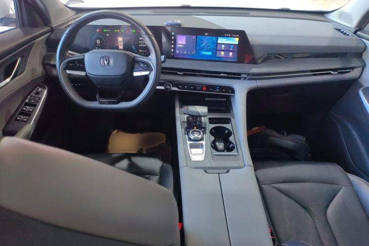 Used CHANGAN CS75 PLUS 2022 2nd Generation 1.5T Automatic Prestige Version Center Console