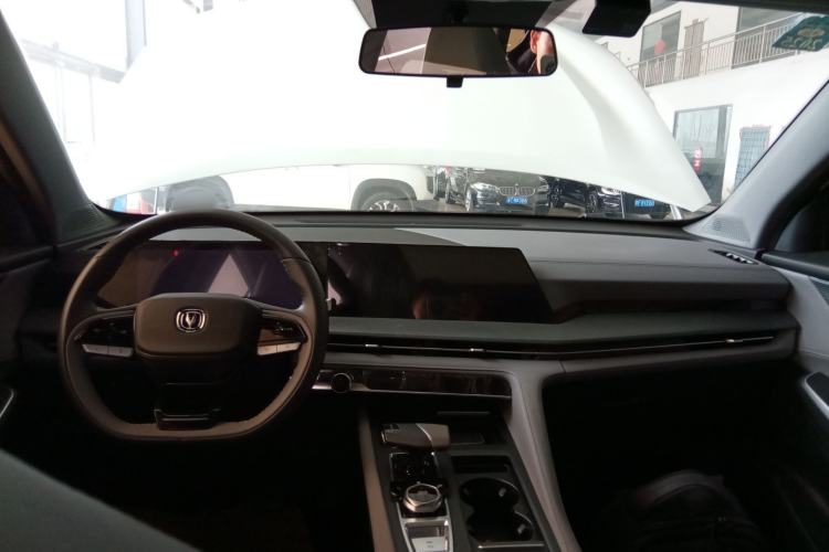 Used CHANGAN CS75 PLUS 2022 Second-Generation 2.0T Automatic Prestige Model Center Console