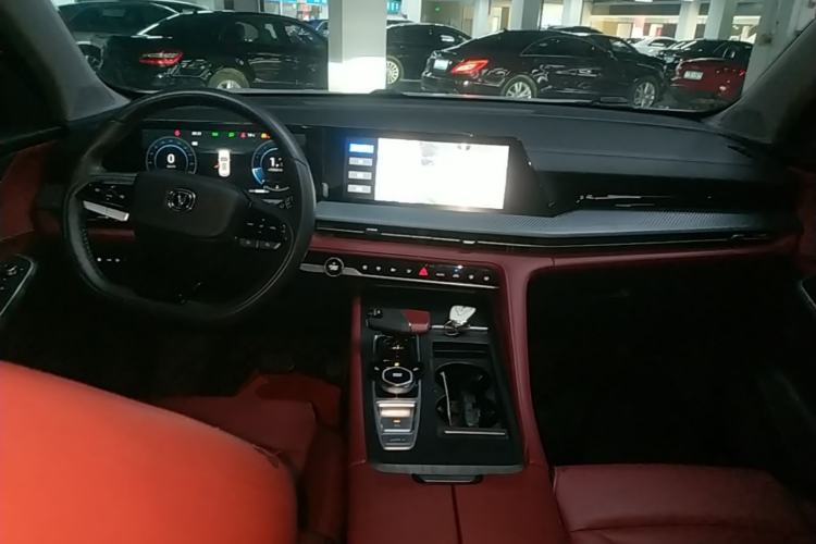 Used CHANGAN CS75 PLUS 2022 Second-Generation 2.0T Automatic Prestige Model Center Console