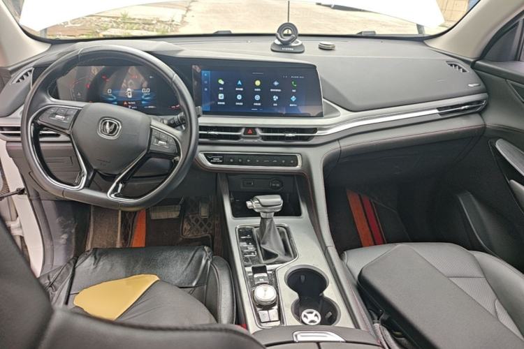 Used CHANGAN CS75 PLUS 2022 Classic Edition 1.5T Automatic Pioneer Model Center Console
