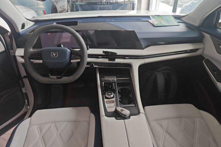 Used CHANGAN CS75 PLUS 2022 2nd Generation 2.0T Automatic Flagship Version Center Console