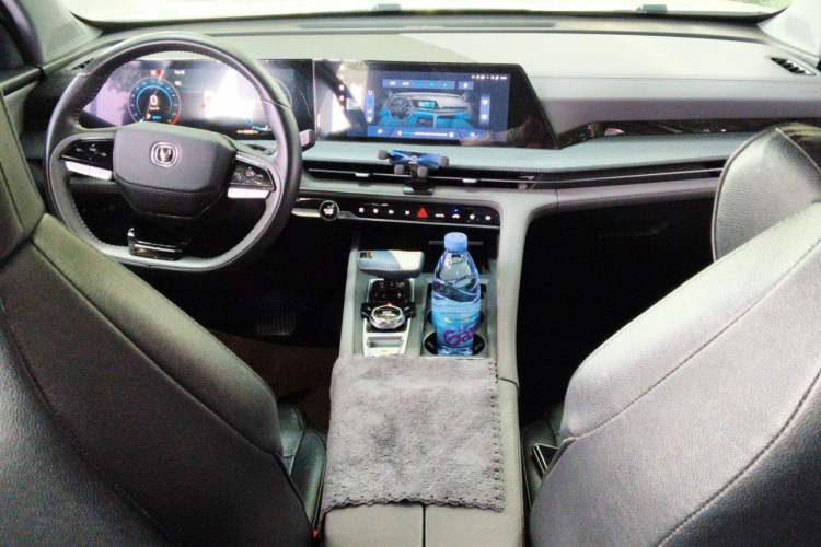 Used CHANGAN CS75 PLUS 2022 2nd Generation 1.5T Automatic Prestige Version Center Console