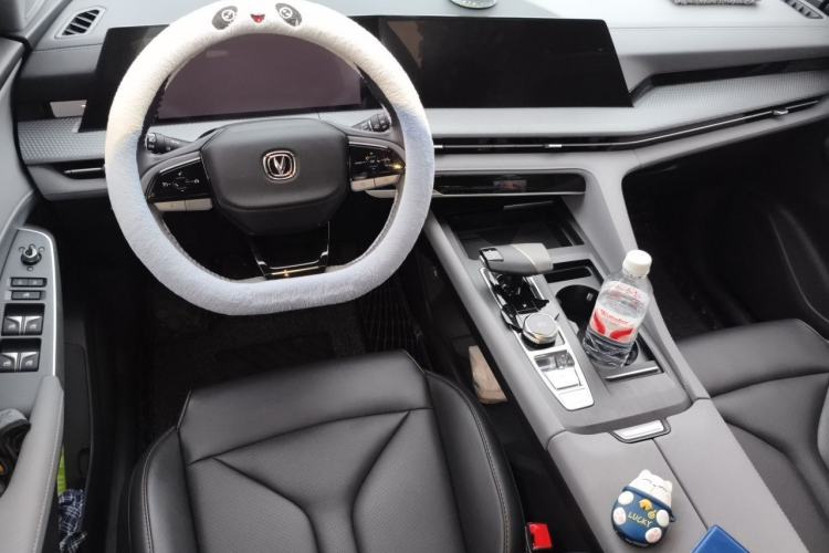 Used CHANGAN CS75 PLUS 2022 2nd Generation 1.5T Automatic Luxury Edition Center Console