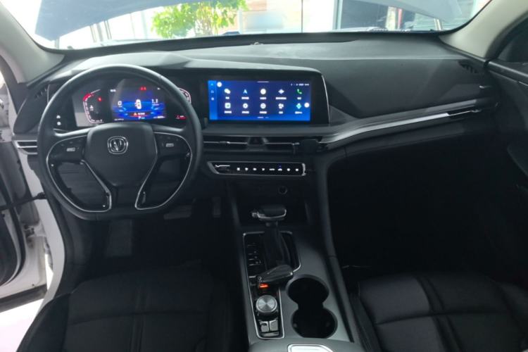 Used CHANGAN CS75 PLUS 2022 Classic Edition 1.5T Automatic Pioneer Model Center Console