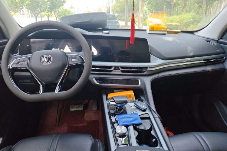 Used CHANGAN CS75 PLUS 2022 1.5T Automatic Luxury Model Center Console