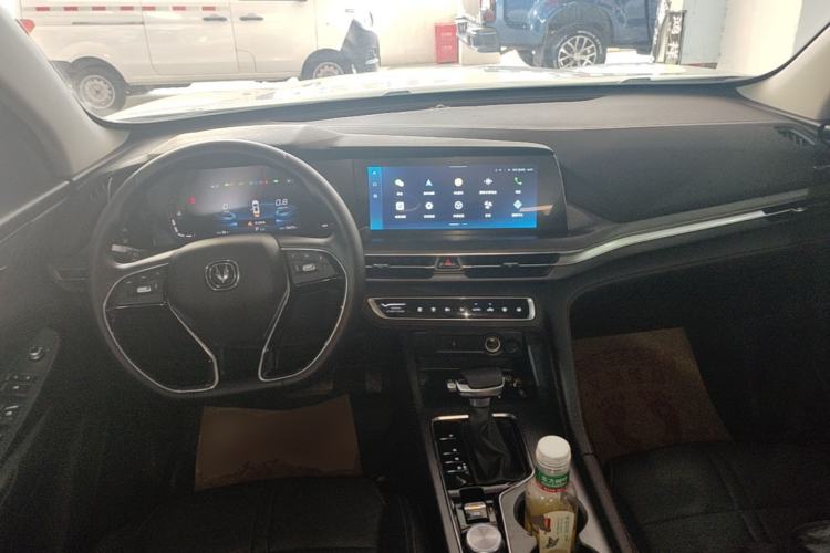 Used CHANGAN CS75 PLUS 2022 Classic Edition 1.5T Automatic Pioneer Model Center Console