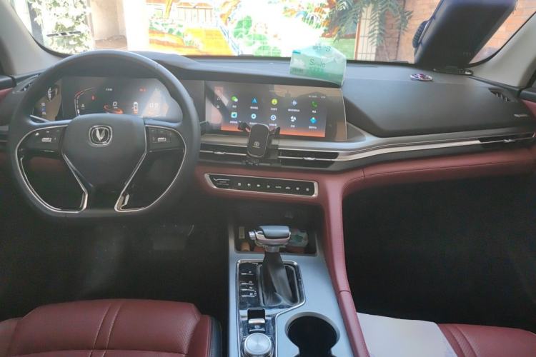 Used CHANGAN CS75 PLUS 2022 Classic Edition 1.5T Automatic Pioneer Model Center Console