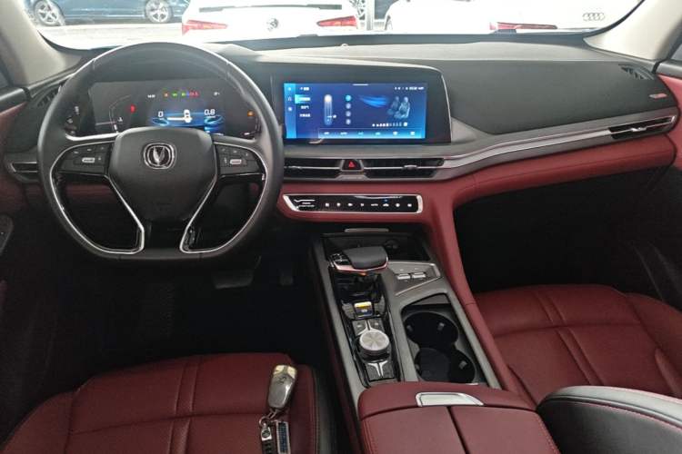 Used CHANGAN CS75 PLUS 2022 Classic Edition 1.5T Automatic Pioneer Model Center Console