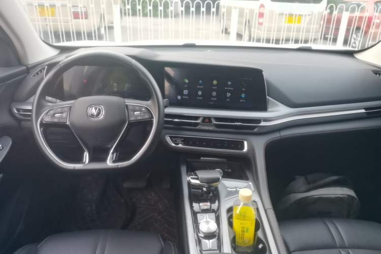 Used CHANGAN CS75 PLUS 2022 1.5T Automatic Luxury Model Center Console