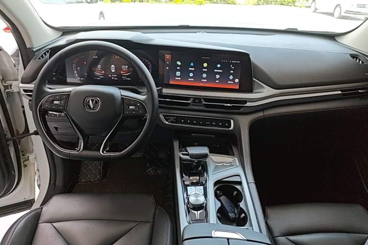 Used CHANGAN CS75 PLUS 2022 2.0T Automatic Pilot Version Center Console