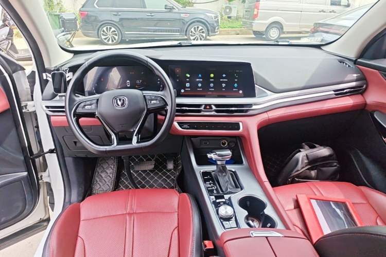 Used CHANGAN CS75 PLUS 2022 Classic Edition 1.5T Automatic Pioneer Model Center Console