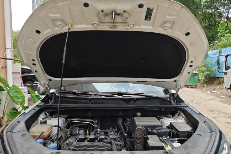 Used CHANGAN CS75 PLUS 2022 1.5T Automatic Luxury Model Engine Bay