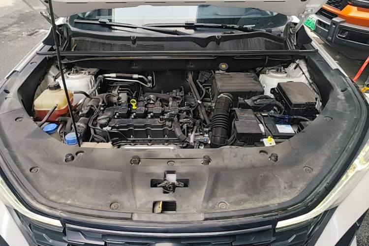 Used CHANGAN CS75 PLUS 2022 Classic Edition 1.5T Automatic Pioneer Model Engine Bay