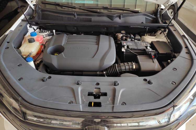 Used CHANGAN CS75 PLUS 2022 Second-Generation 2.0T Automatic Prestige Model Engine Bay