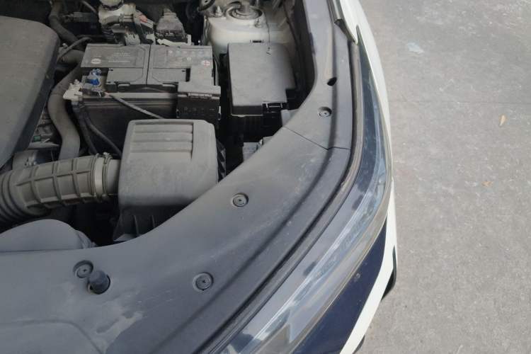 Used CHANGAN CS75 PLUS 2022 Second-Generation 2.0T Automatic Prestige Model Engine Bay Left