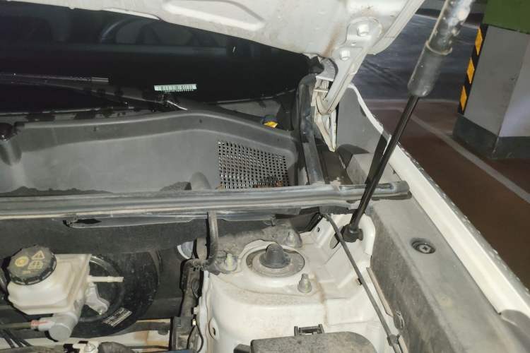 Used CHANGAN CS75 PLUS 2022 2nd Generation 1.5T Automatic Prestige Version Engine Bay Left