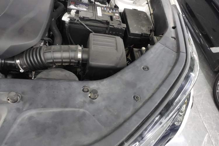 Used CHANGAN CS75 PLUS 2022 Second-Generation 2.0T Automatic Prestige Model Engine Bay Left