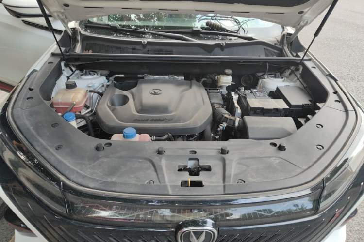 Used CHANGAN CS75 PLUS 2022 2nd Generation 1.5T Automatic Prestige Version Engine Bay