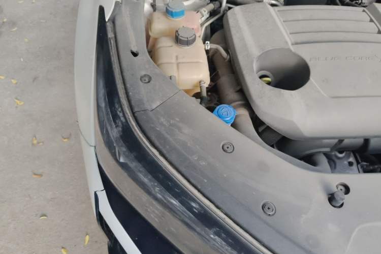 Used CHANGAN CS75 PLUS 2022 Second-Generation 2.0T Automatic Prestige Model Engine Bay Right
