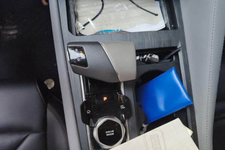 Used CHANGAN CS75 PLUS 2022 Second-Generation 2.0T Automatic Prestige Model Gear Lever